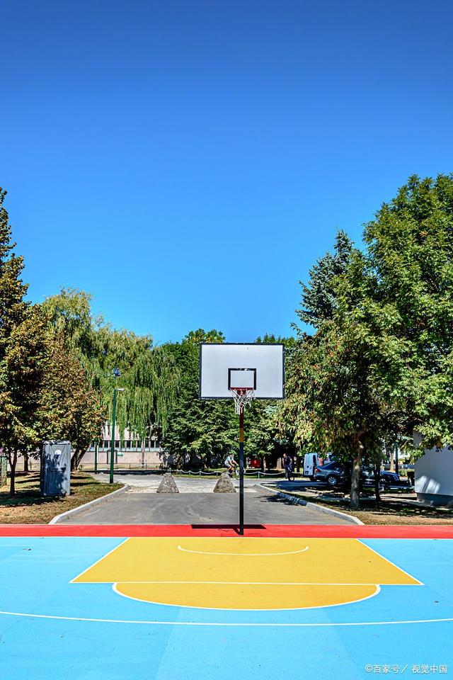 标准篮球场地(标准篮球场地面用什么材料)